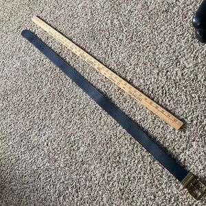 Men’s reversible belt.